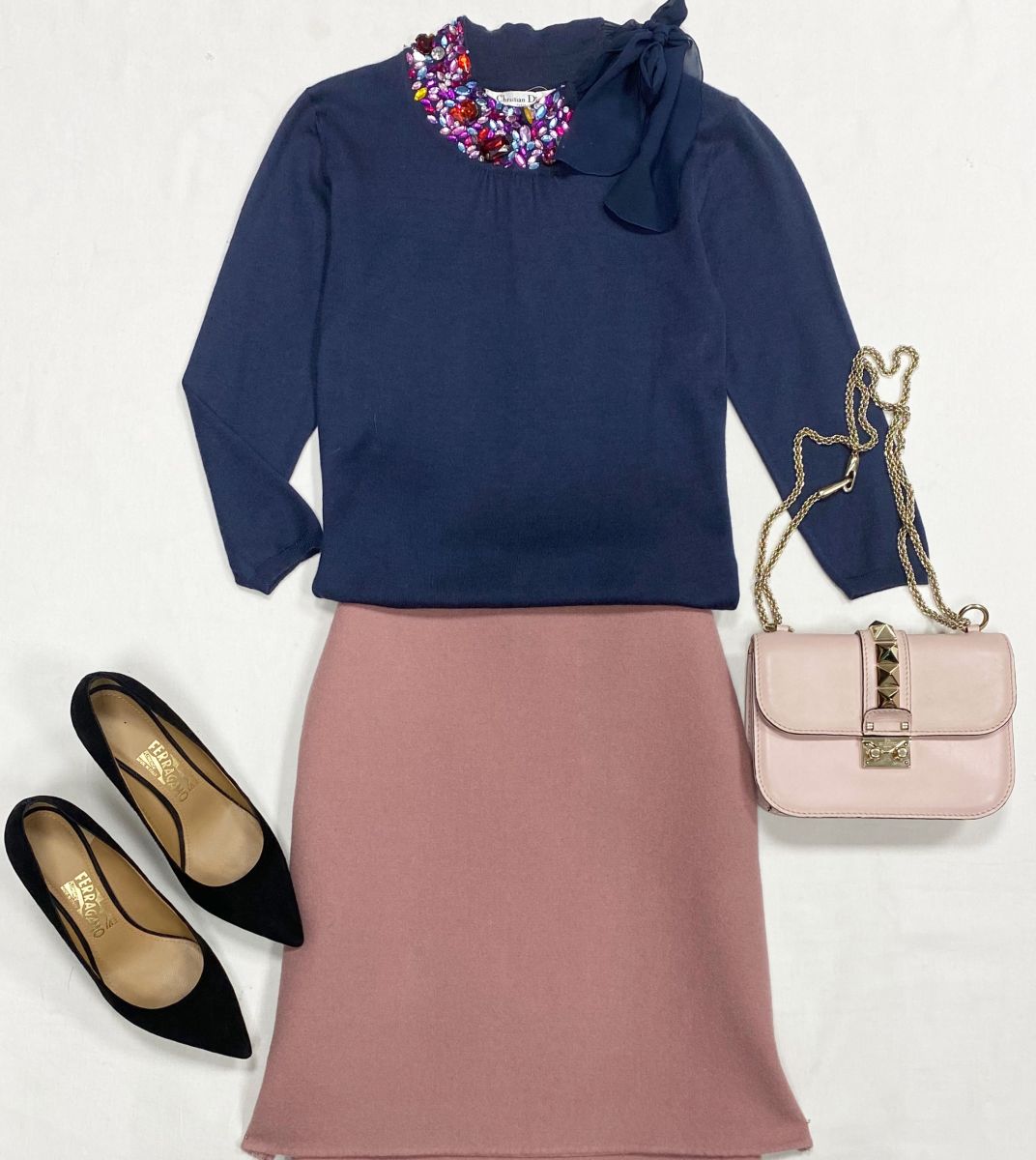 Кофта /камни/ Christian Dior размер 34 цена 10 770 руб
Юбка Weeke/Max Mara/ размер 40 цена 7 693 руб
Туфли Salvatore Ferragamo размер 38 цена 18 462 руб
Сумка Valentino 