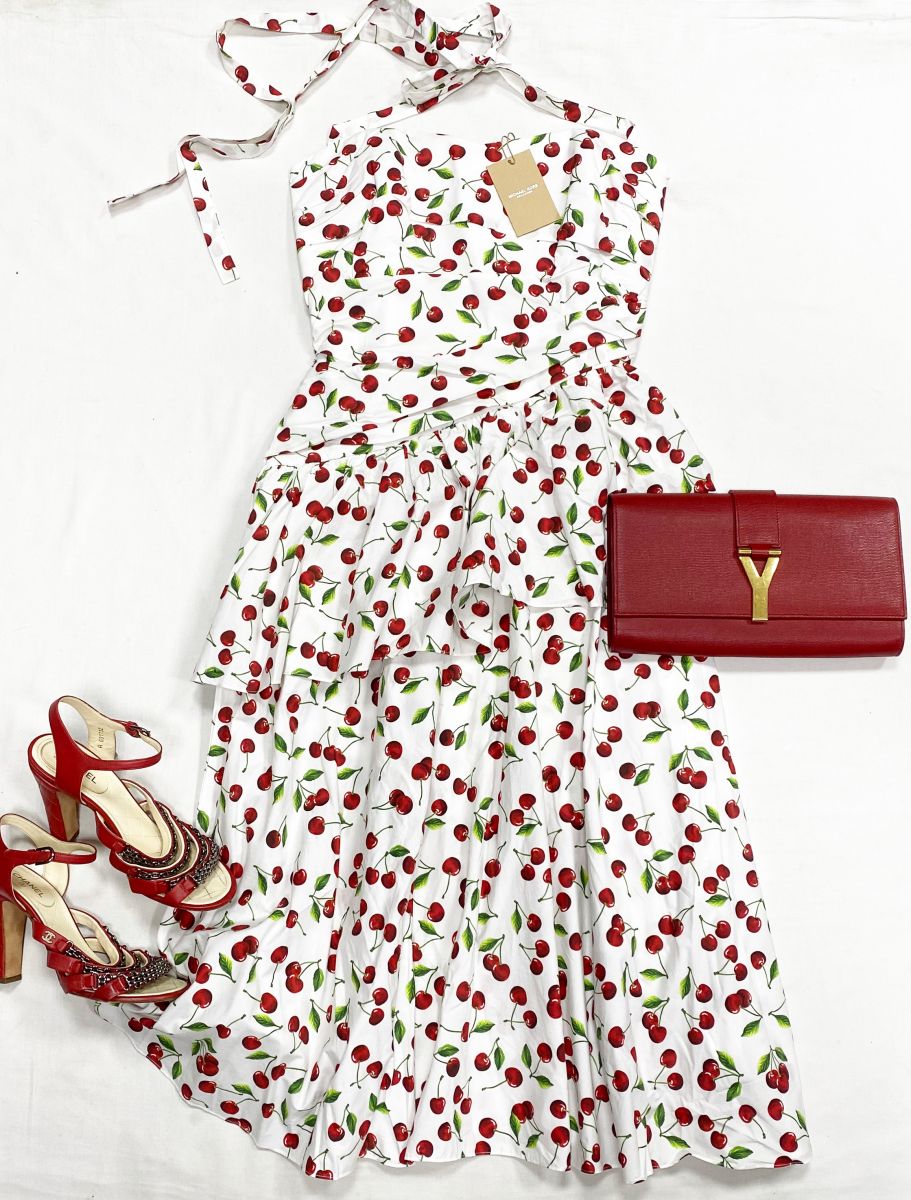 Платье Michael Kors размер 6 цена 31 310 руб/ с биркой/ 
Босоножки Chanel размер 38.5 цена 46 965 руб
Клатч Ysl