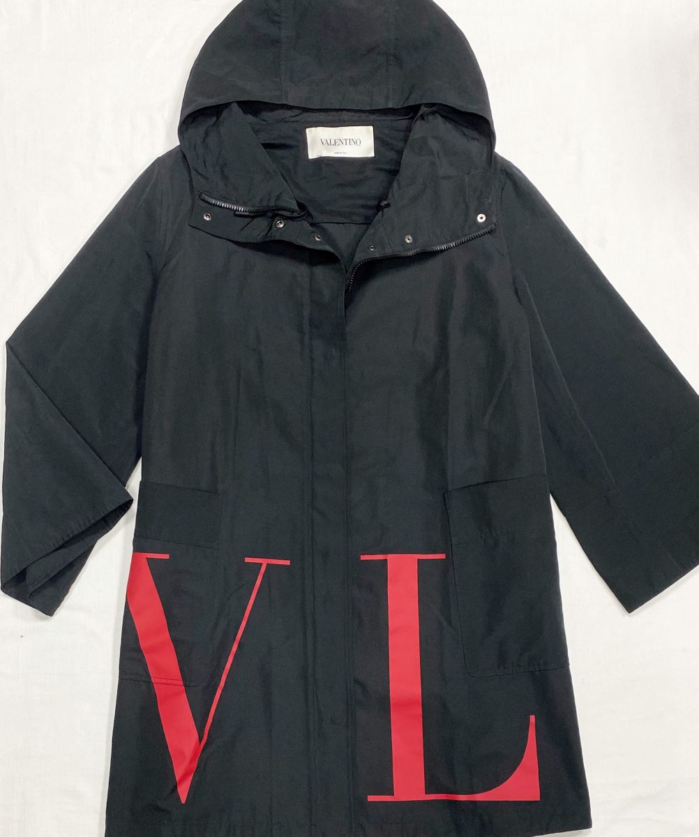 Плащ Valentino размер 42 цена 70 448 руб
Лоферы Hermes размер 39 цена 62 620 руб
Сумка Ysl 