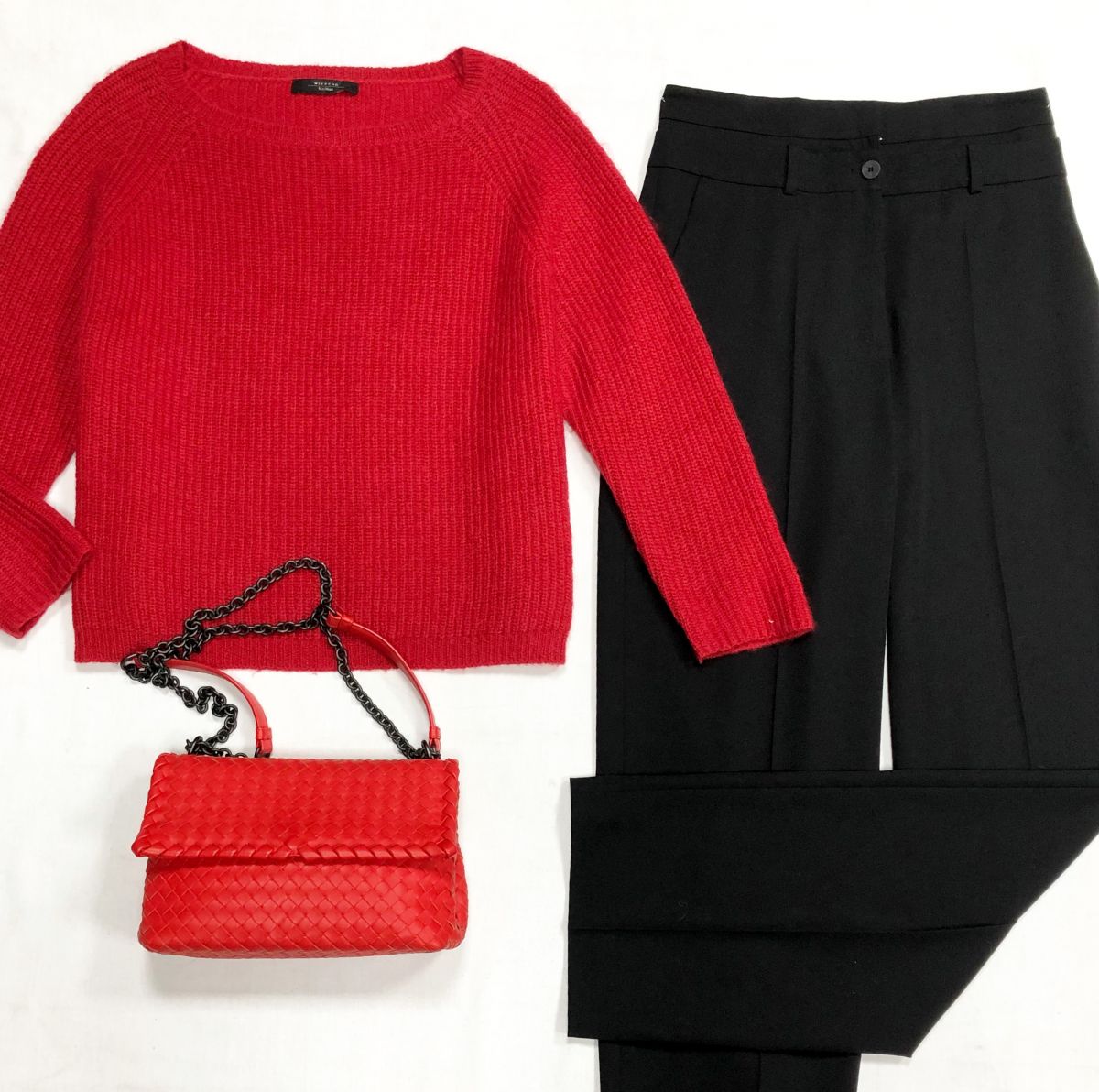 Брюки Hugo размер 40 цена 7 828 руб
Кофта Weekend/Max Mara/ размер 42 цена 7 828 руб
Сумка BOTTEGA VENETA