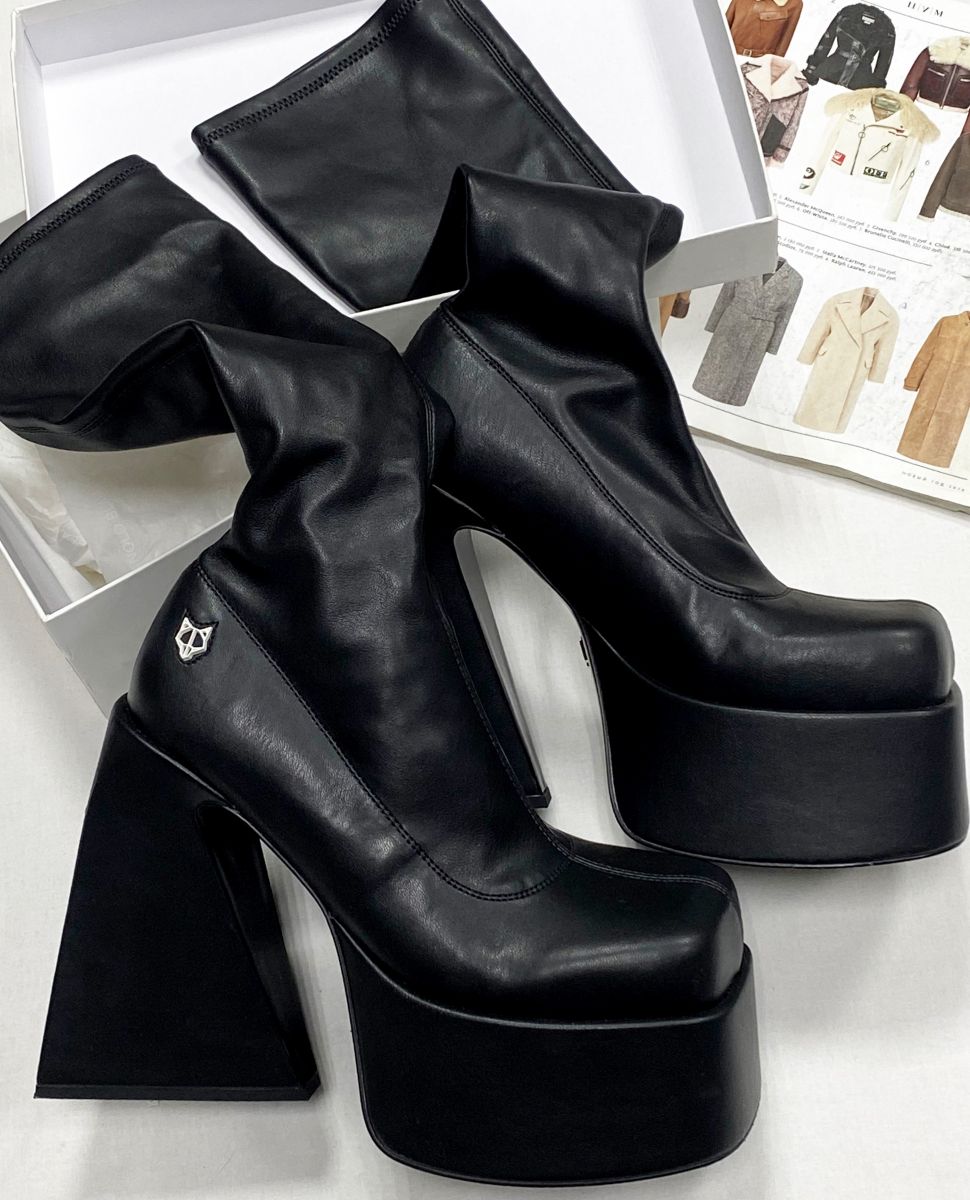 Сапоги размер 38 цена 10 959 руб

