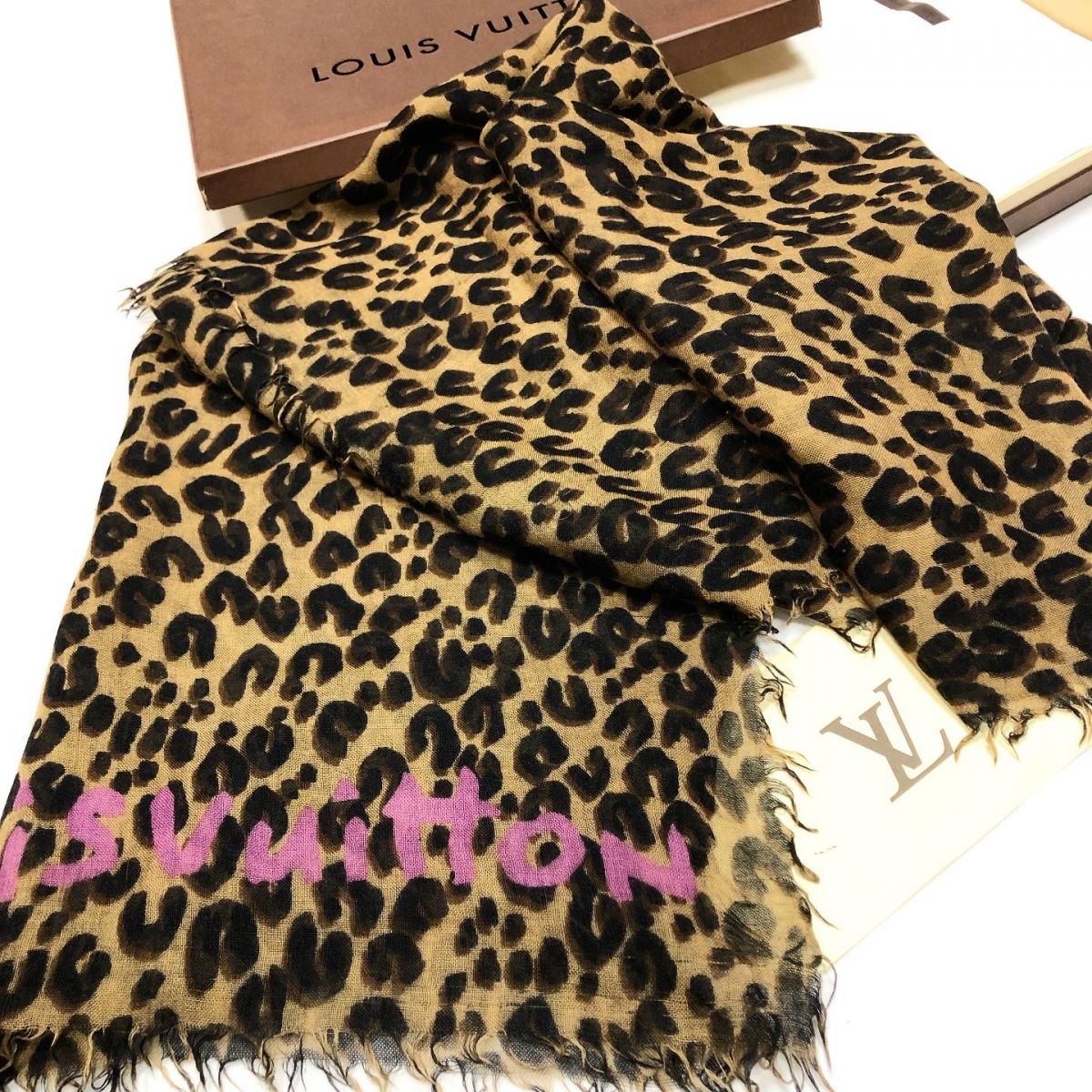 Палантин Louis Vuitton размер 140/140 цена 10 770 руб 