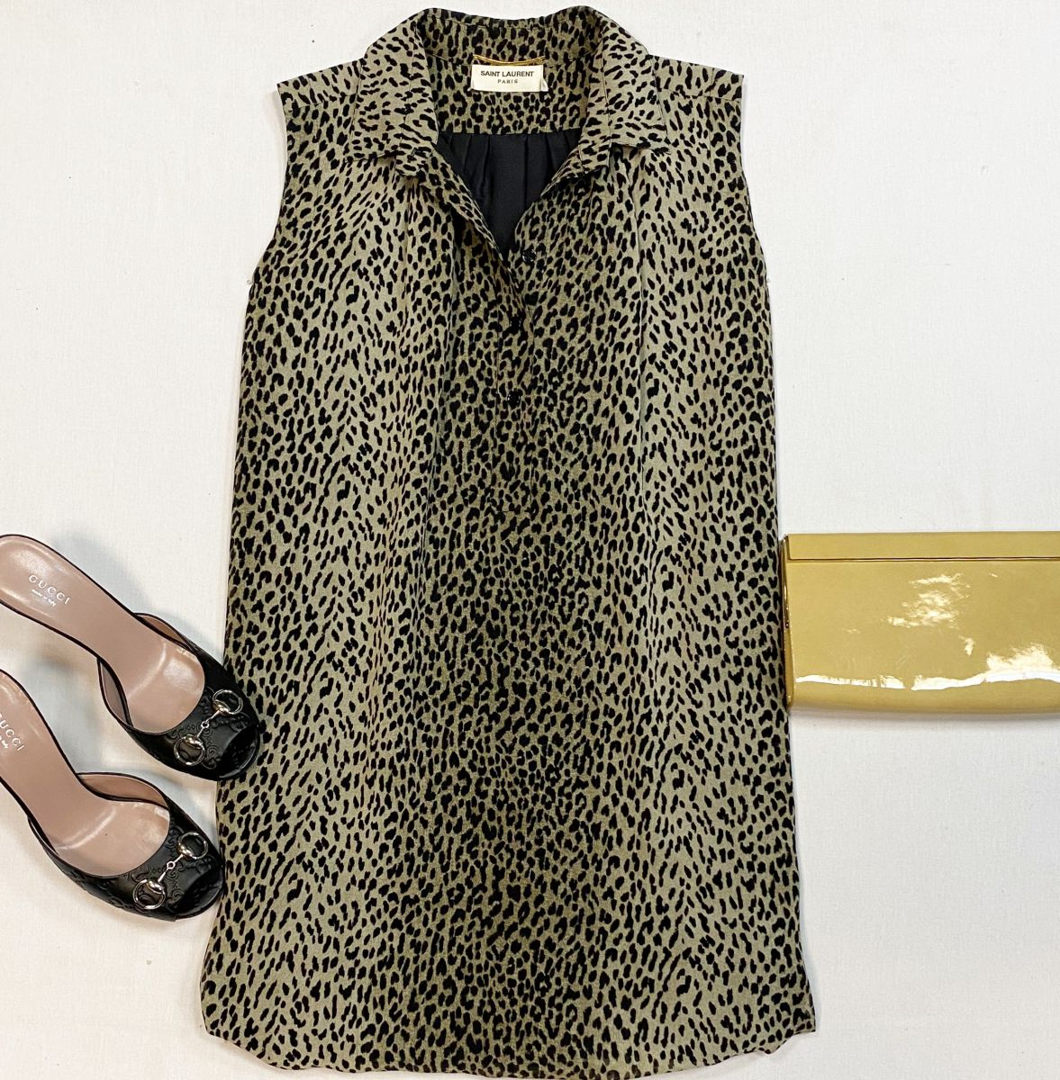 Платье Saint Laurent размер 36 цена 23 078 руб
Сабо Gucci размер 38 цена 23 078 руб
Клатч Jimmy Choo 