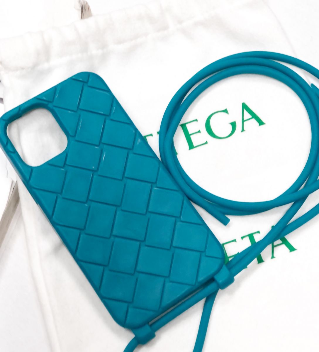 Чехол BOTTEGA VENETA цена 9 393 руб
