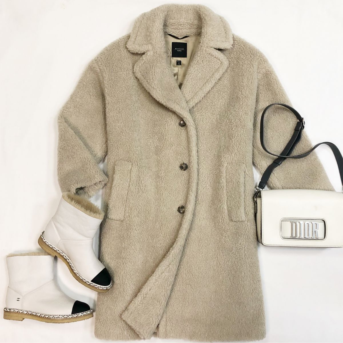 Пальто Max Mara размер 34 цена 23 078 рубБотинки Chanel размер 38 цена 69 233 рубСумка Dior