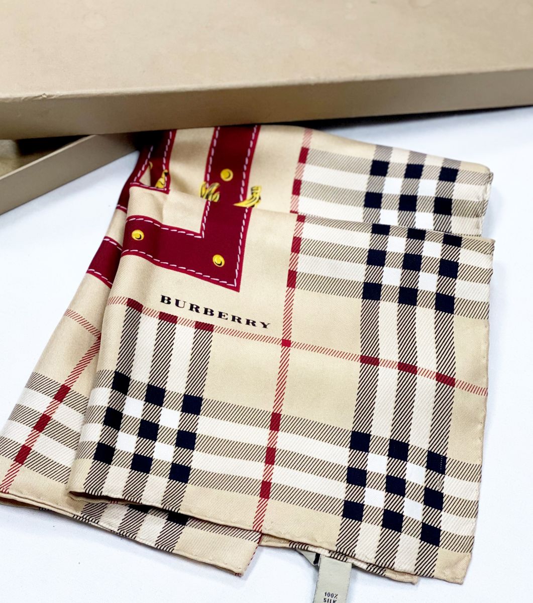 Платок Burberry размер 60/60 цена 10 770 руб
