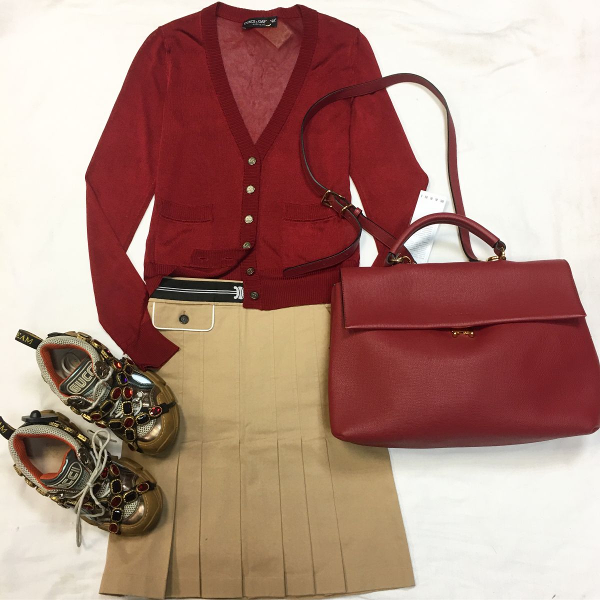 Кардиган Marni размер 38 цена 3 077 руб Юбка Celine  размер 36 цена 6 154 руб Кроссовки Gucci размер 36 цена 18 462 руб Сумка Marni 