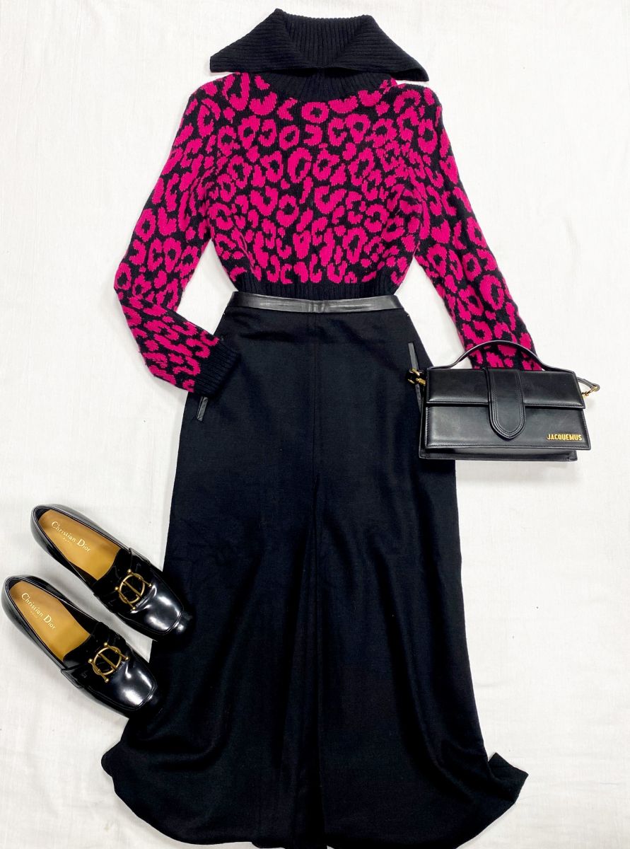 Кофта Christian Dior размер 38 цена 31 310 руб
Юбка Saint Laurent размер 38 цена 31 310 руб
Туфли Christian Dior размер 40 цена 54 793 руб
Сумка Jacquemus 