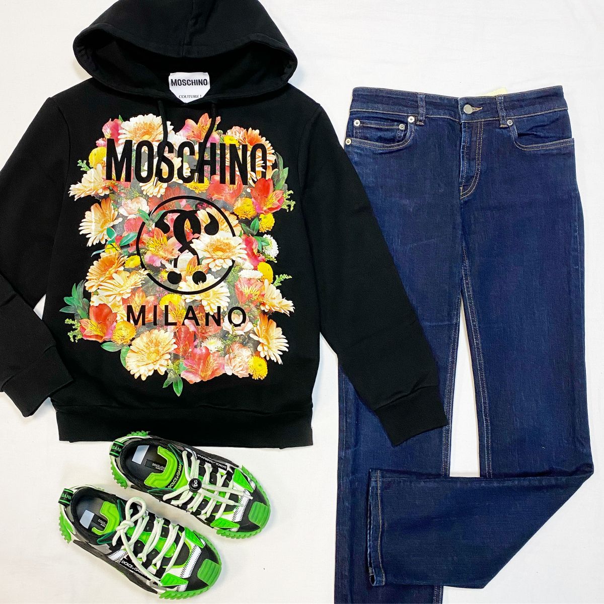 Толстовка Moschino размер 36 / 38 / цена 7 693 руб Джинсы Prada  размер 26 цена 6 154 руб Кеды Dolce Gabbana  размер 36.5 цена 23 078 руб