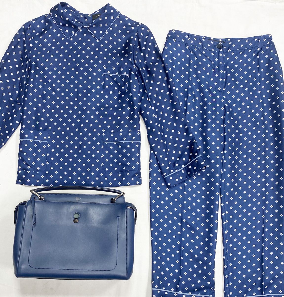 Костюм Weekend/ Max Mara / размер 44 цена 15 655 руб
Сумка Fendi 
