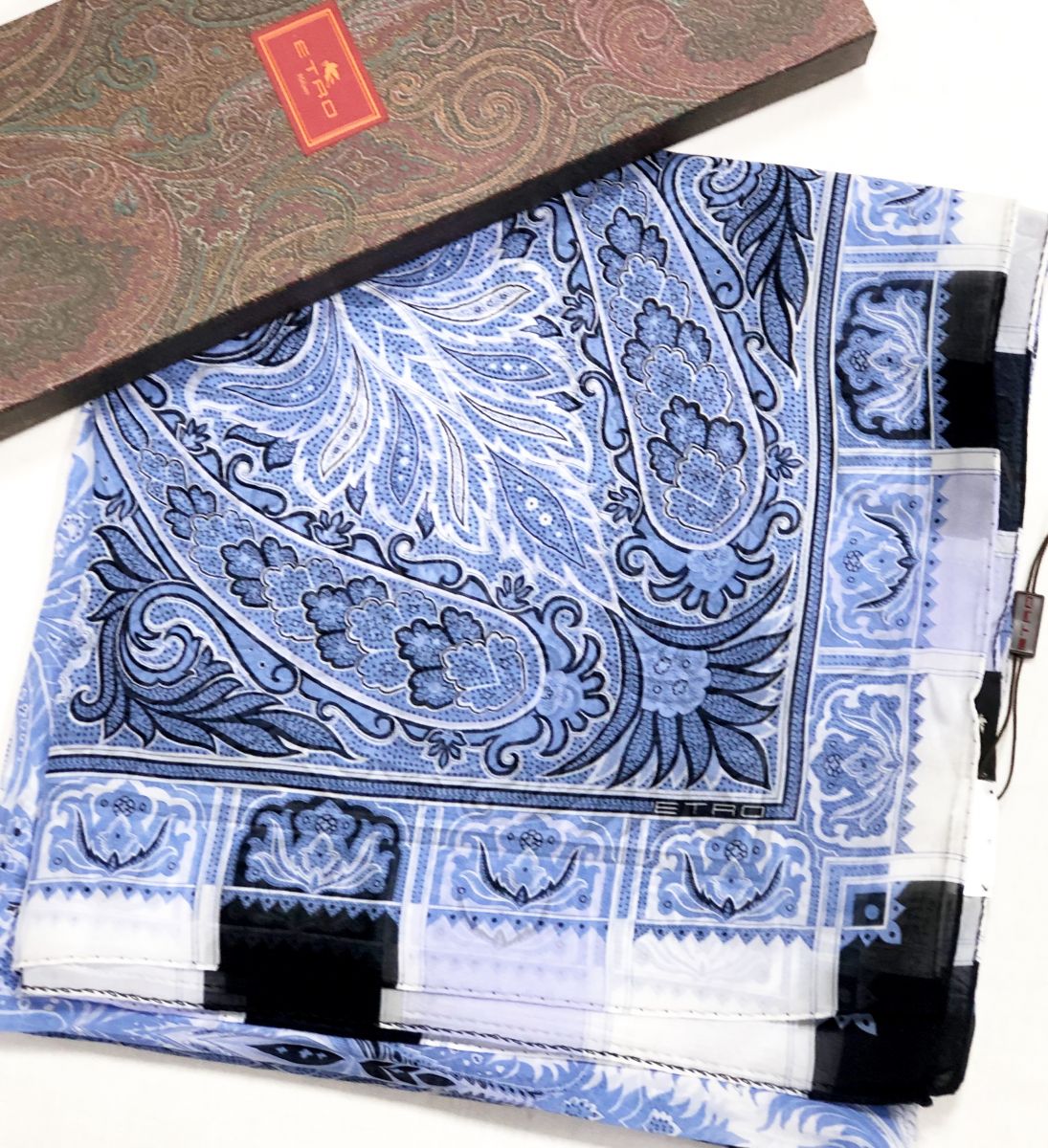 Платок ETRO размер 120/120 цена 15 655 руб/ в коробке/