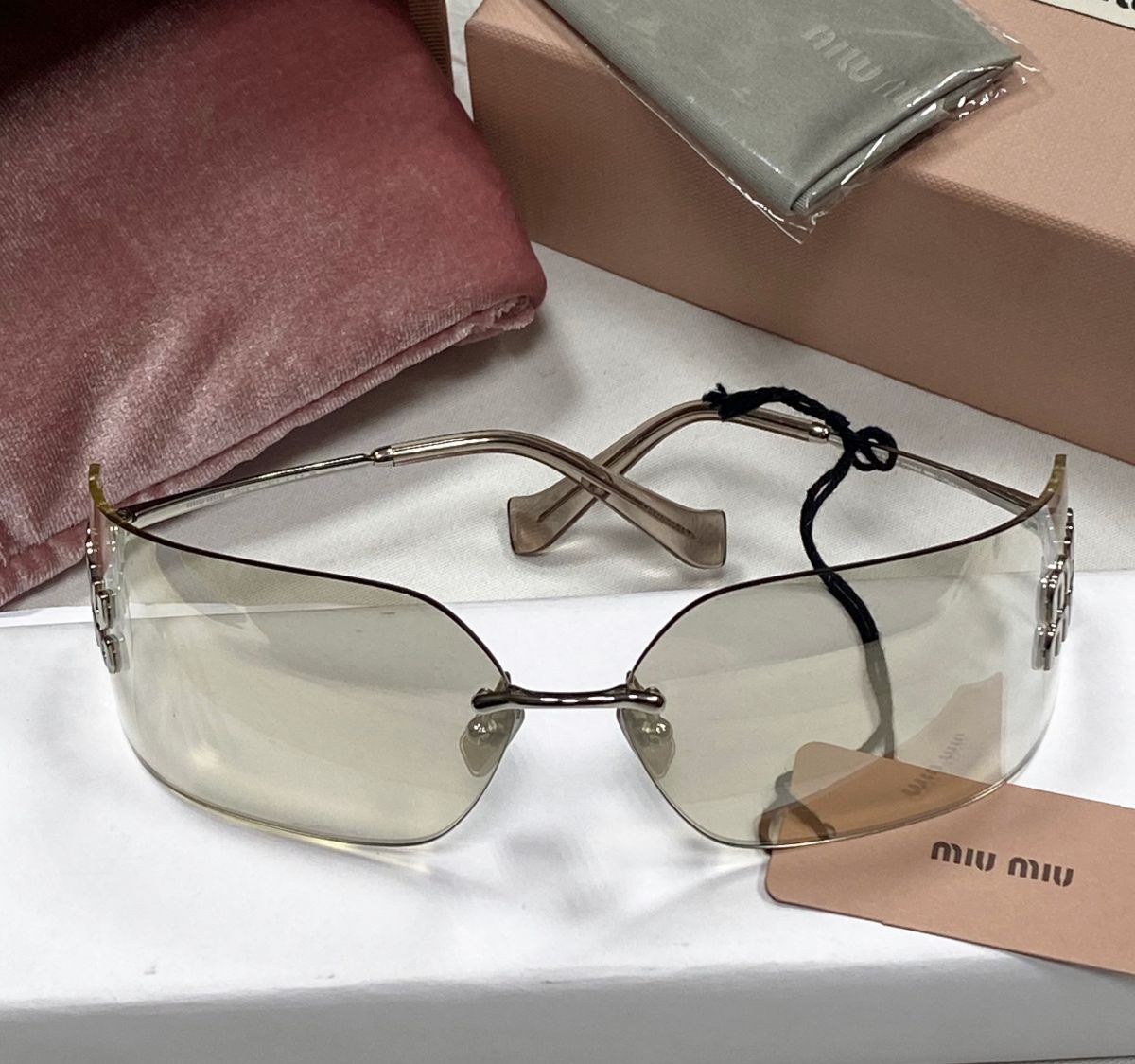 Очки Miu Miu цена 46 965 руб/ в коробке/ 
