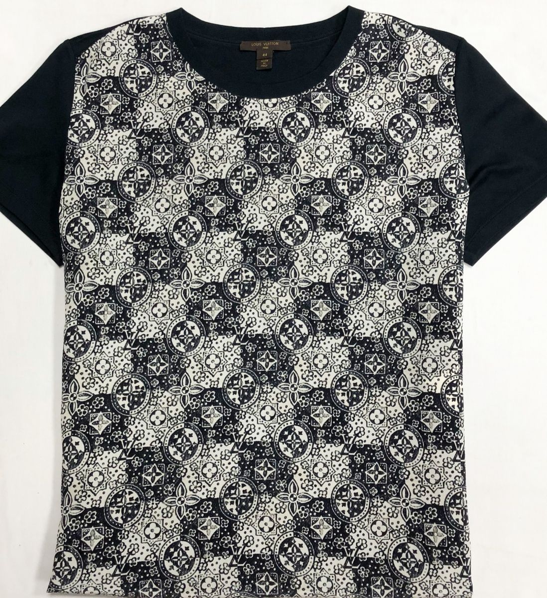 Кофта Louis Vuitton размер 44 цена 31 310 рубБалетки Valentino размер 37 цена 15 655 руб