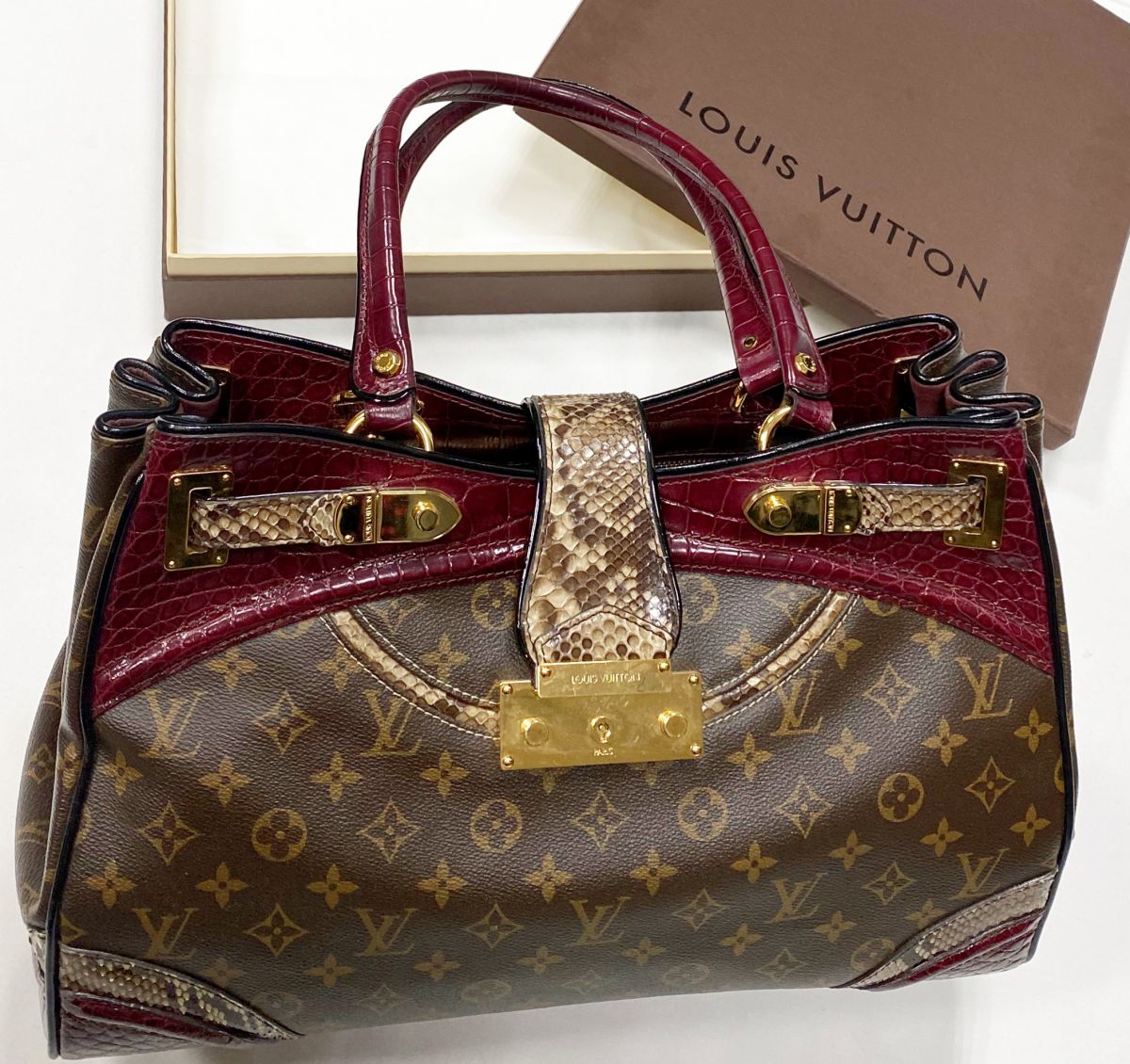 Сумка / отделка крокодил / питон Louis Vuitton размер 40/28 цена 125 240 руб