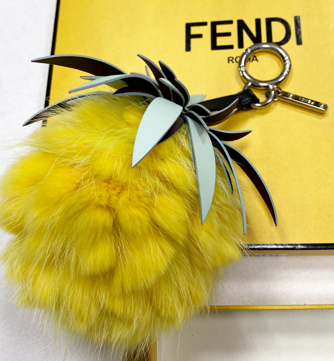Брелок Fendi цена 18 786 руб