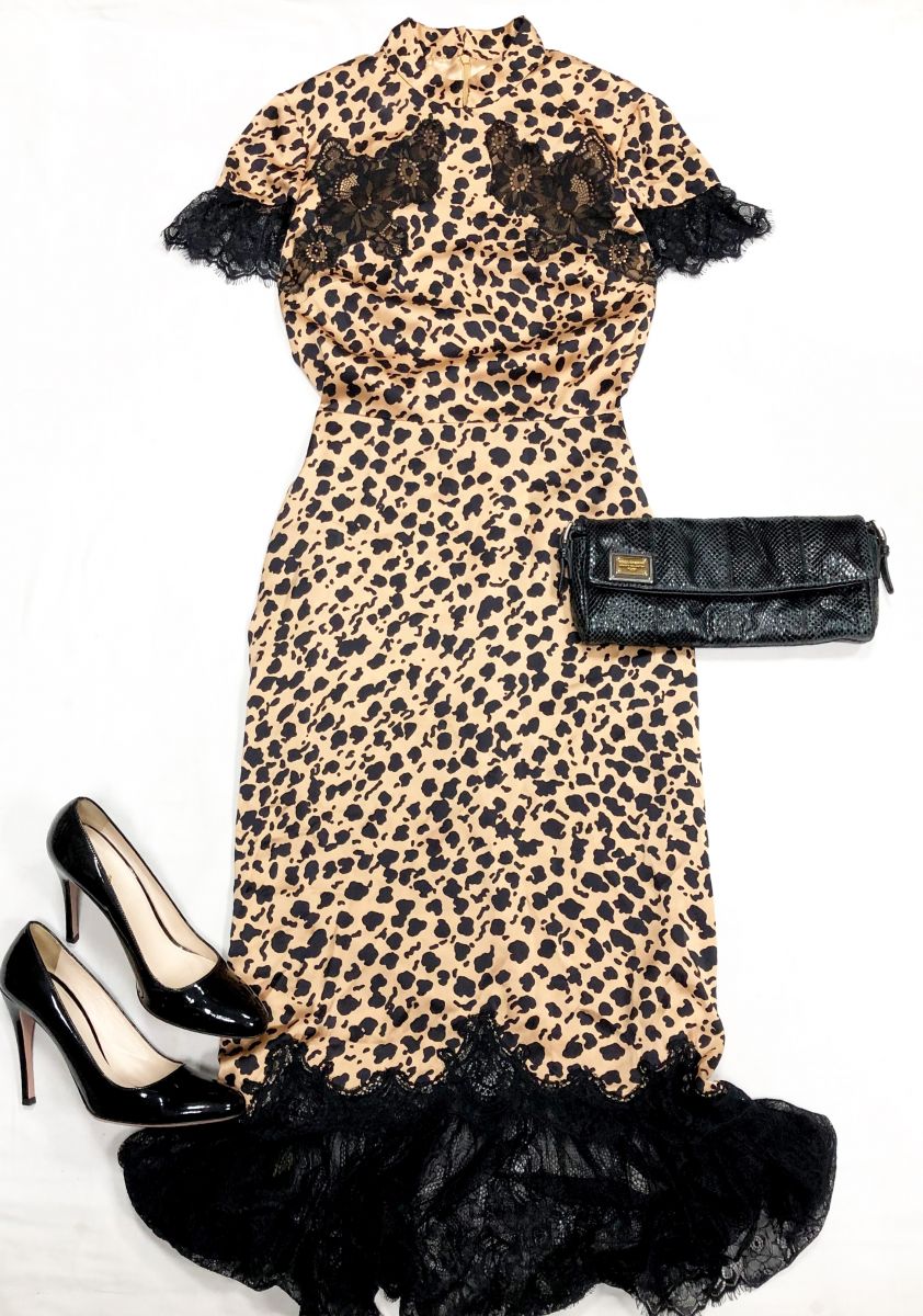 Платье Saloni размер 12/8 цена 23 483 руб
Туфли PRADA размер 39 цена 17 221 руб
Клатч Dolce Gabbana