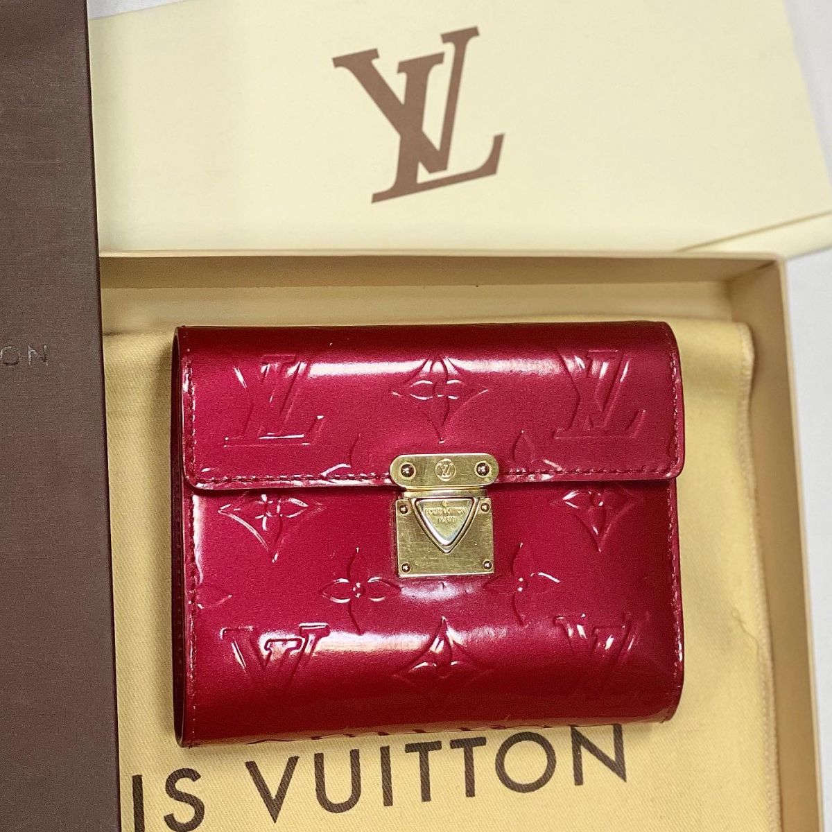 Кошелёк Louis Vuitton цена 10 770 руб