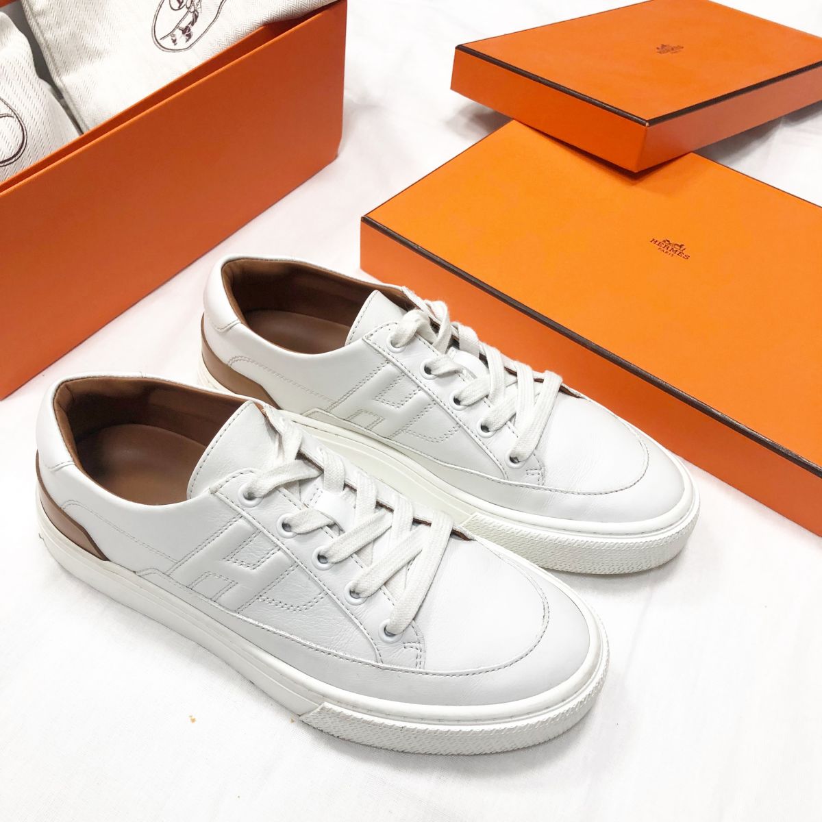 Кроссовки HERMES размер 38
Цена 46 965 руб