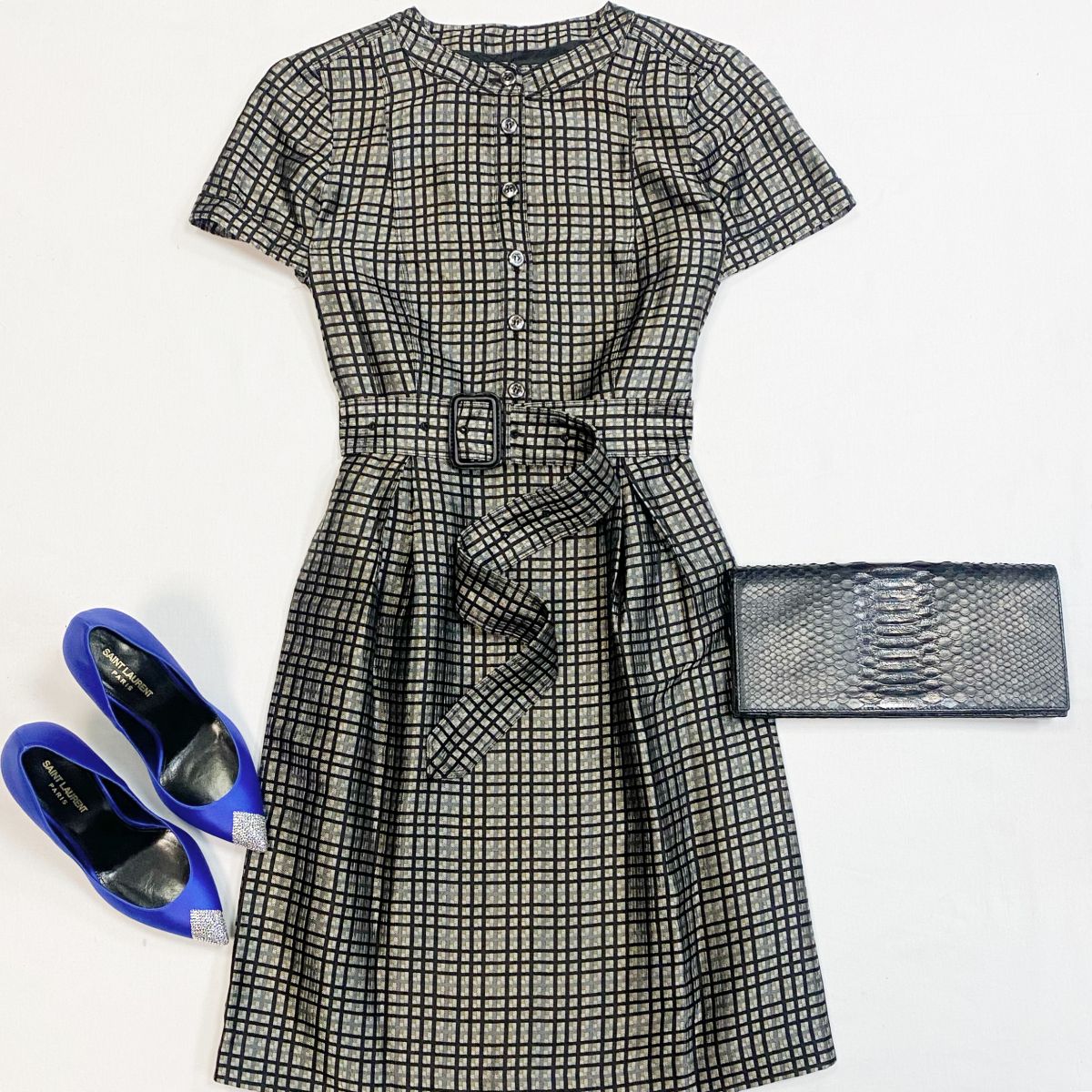 Платье Burberry размер 40 цена 7 693 рубТуфли Saint Laurent размер 39 цена 23 078 рубКлатч Dior
