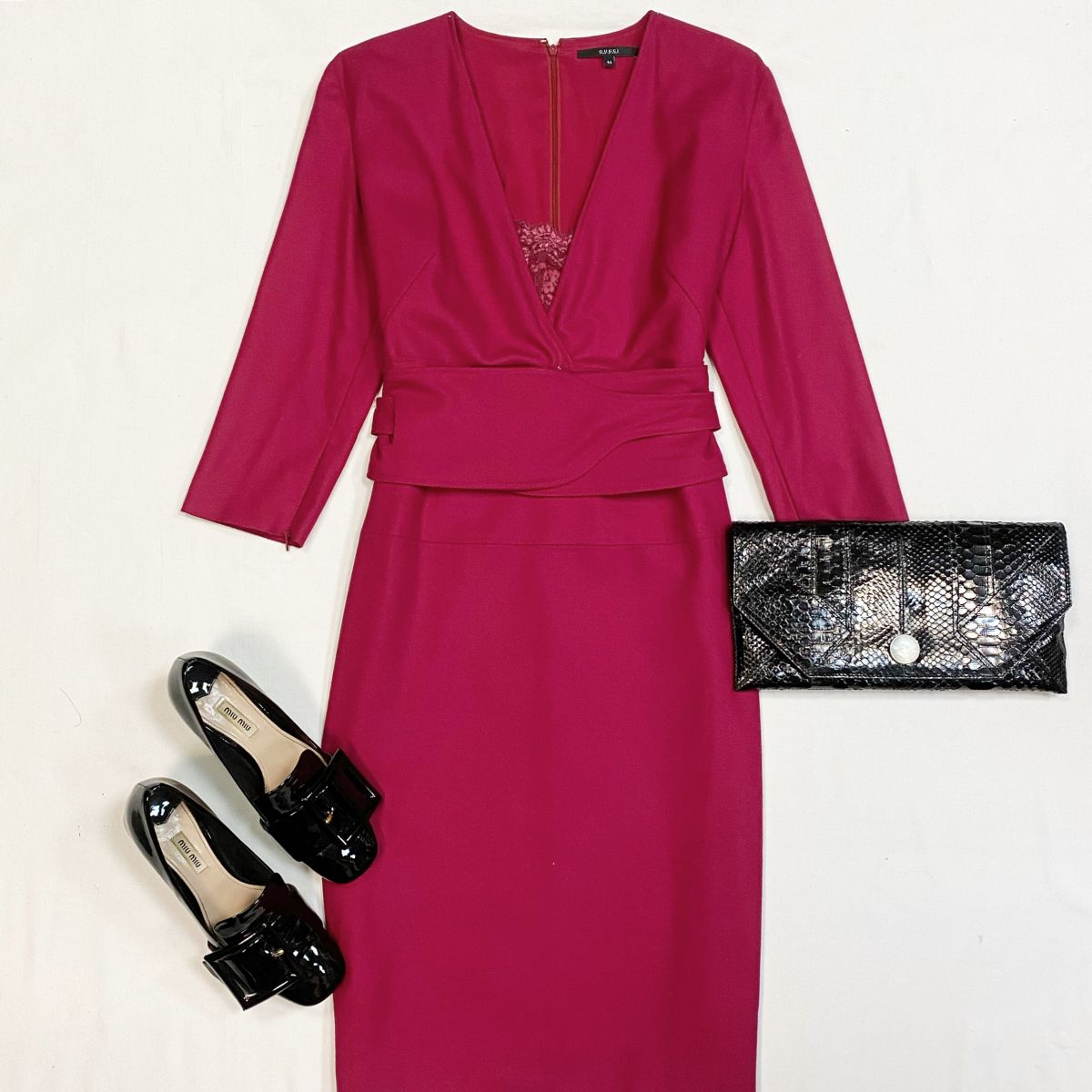 Платье Gucci размер 44 цена 9 231 рубТуфли Miu Miu размер 38 цена 15 385 рубКлатч Lanvin