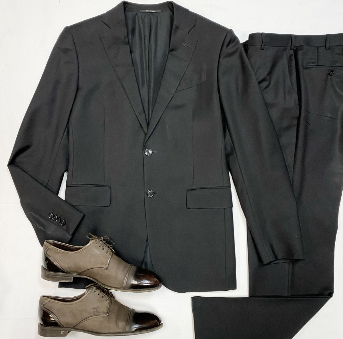 Костюм Ermenegildo Zegna размер 48 цена 15 385 руб
Ботинки Louis Vuitton размер 42 цена 15 385 руб