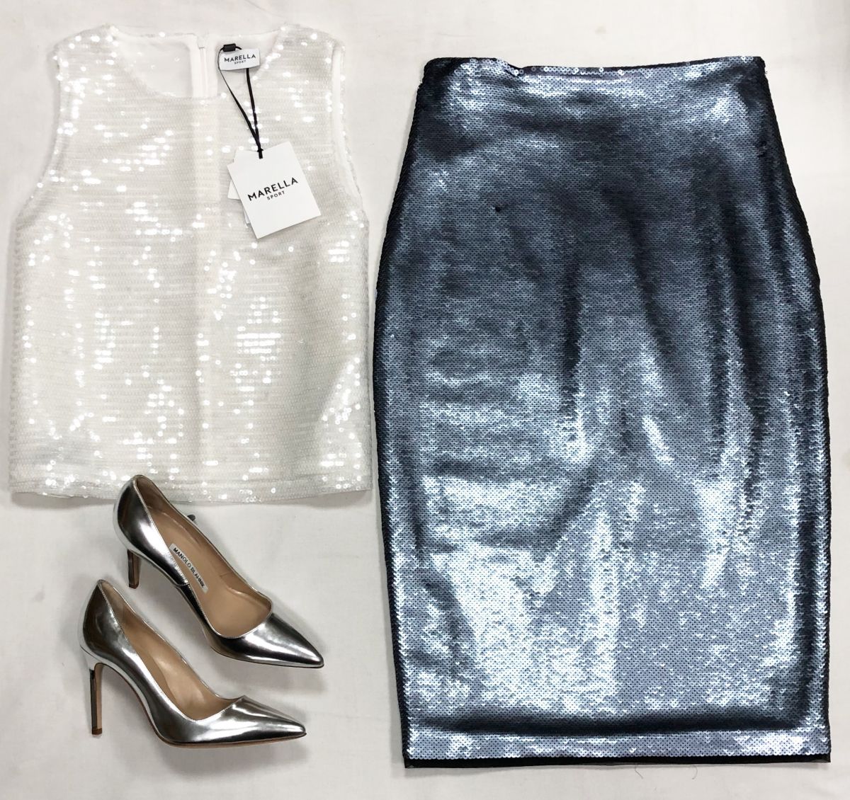 Юбка / пайетки/ Tom Ford размер 42 цена 46 965 руб
Топ /пайетки/ Marella размер L цена 7 828 руб/ с биркой/
Туфли Manolo Blahnik размер 36 цена 31 310 руб