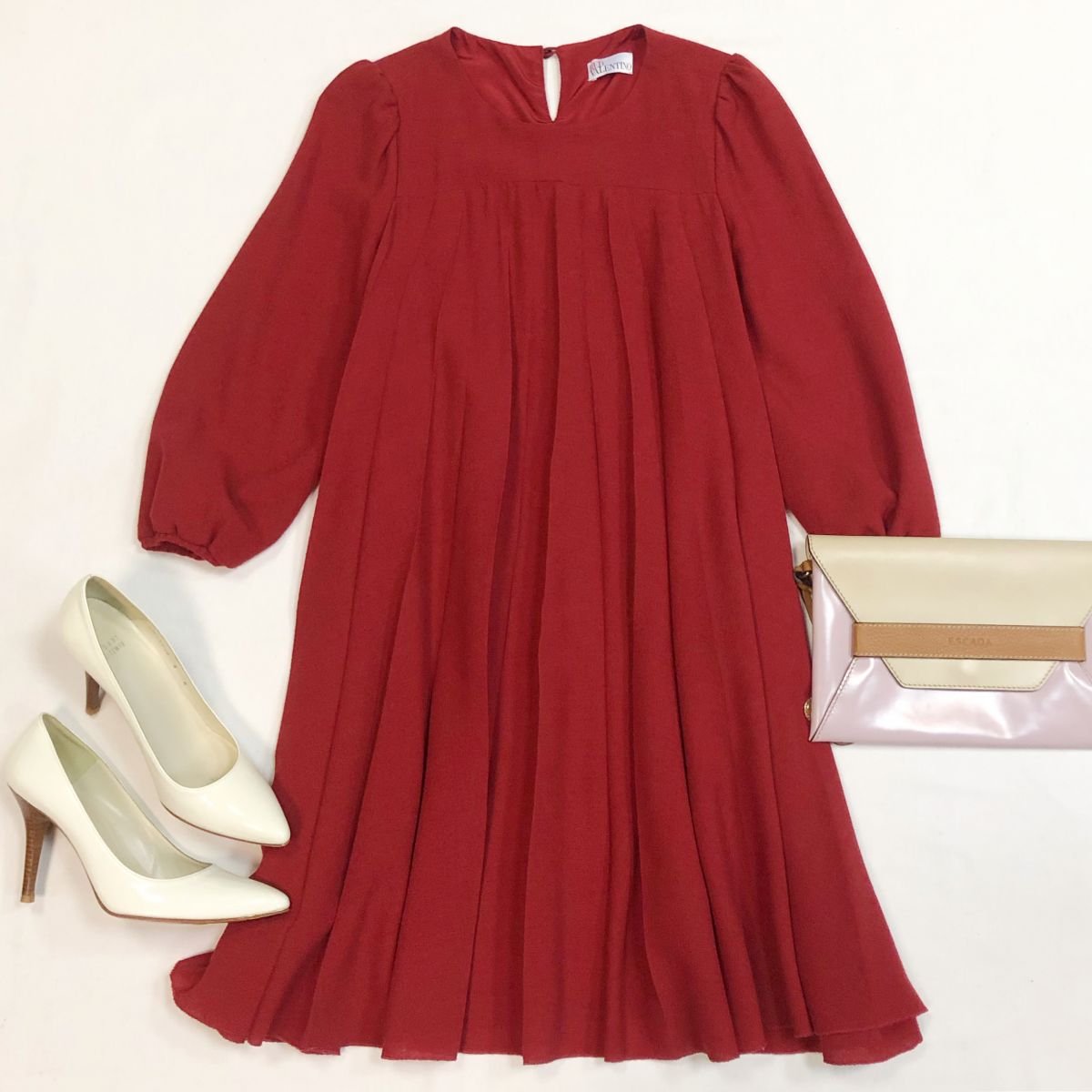Платье Red Valentino размер 42 цена 7 693 рубТуфли Stuart Weitman размер 38 цена 10 770 рубКлатч Escada