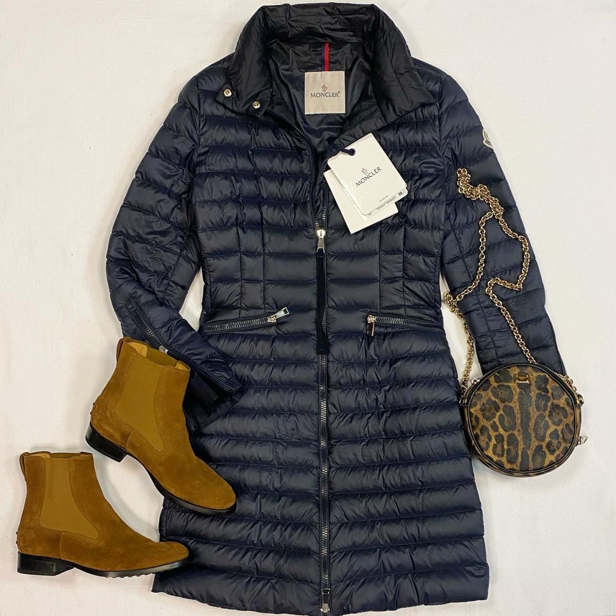 Пальто MONCLER  размер 0 цена 23 078 руб/с биркой/ Ботинки  TODS  размер 37 цена 10 770 рубСумка DOLCE GABBANA 