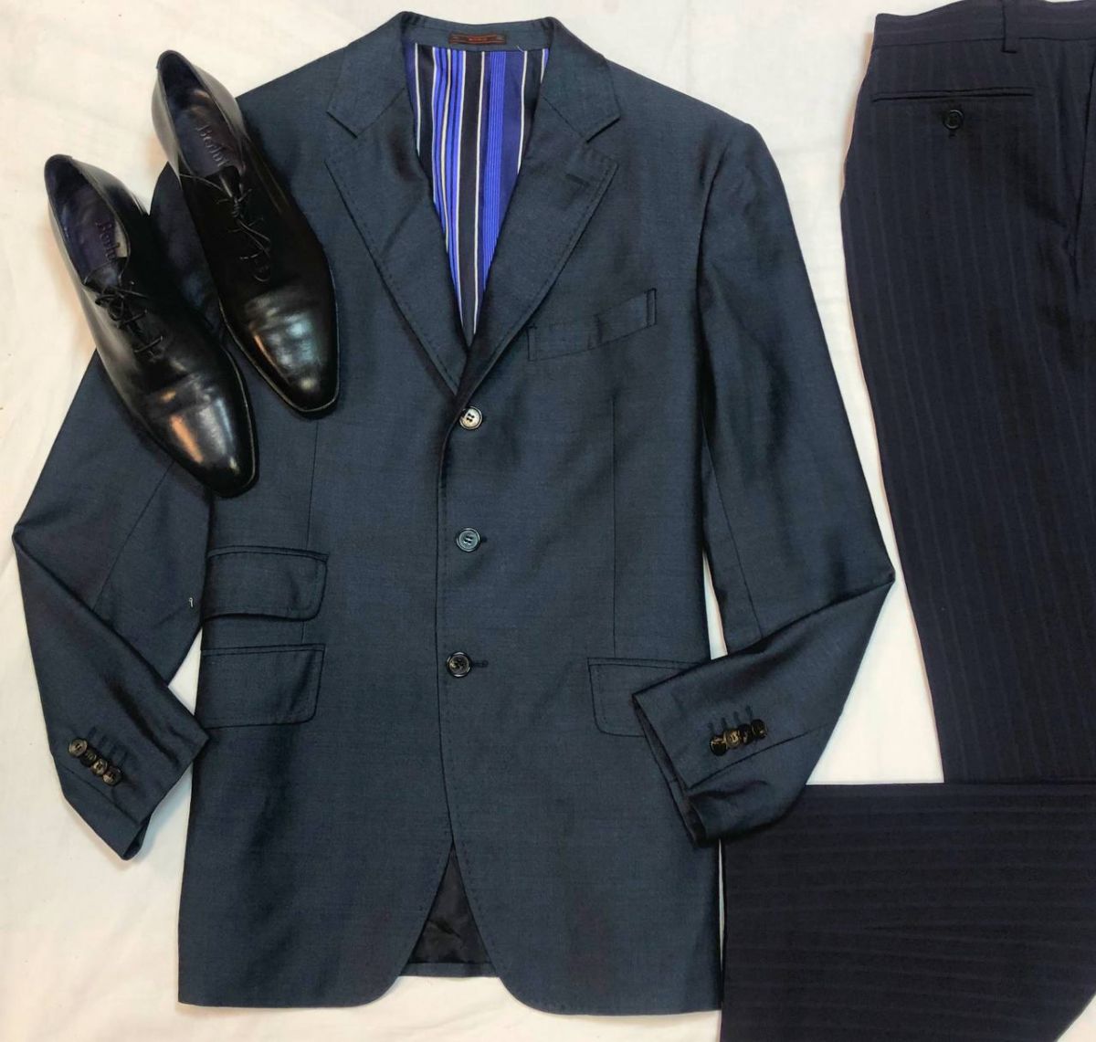 #MECHTAMEN
Пиджак ETRO размер 54 цена 10 770 руб 
Брюки GIORGIO ARMANI размер 52 цена 4 616 руб