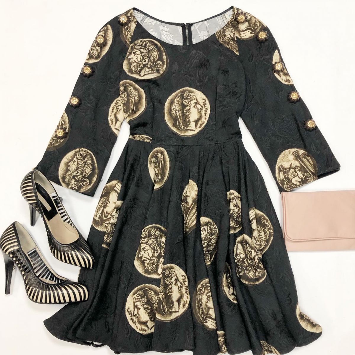 Платье/камни/ Dolce Gabbana размер 38 цена 15 385 рубТуфли Michael Kors размер 39 цена 6 154 рубКлатч Alberta Ferretti