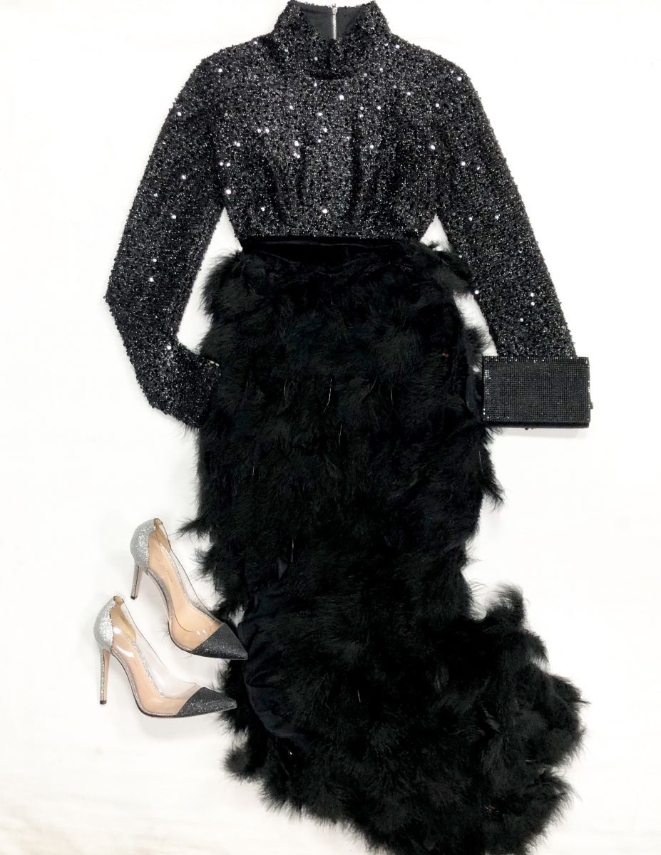 Платье/ пайетки/ перья/ Аника Керимова размер 42 цена 46 965 руб
Туфли Gianvito Rossi размер 38 цена 10 959 руб
Сумочка/ камни/