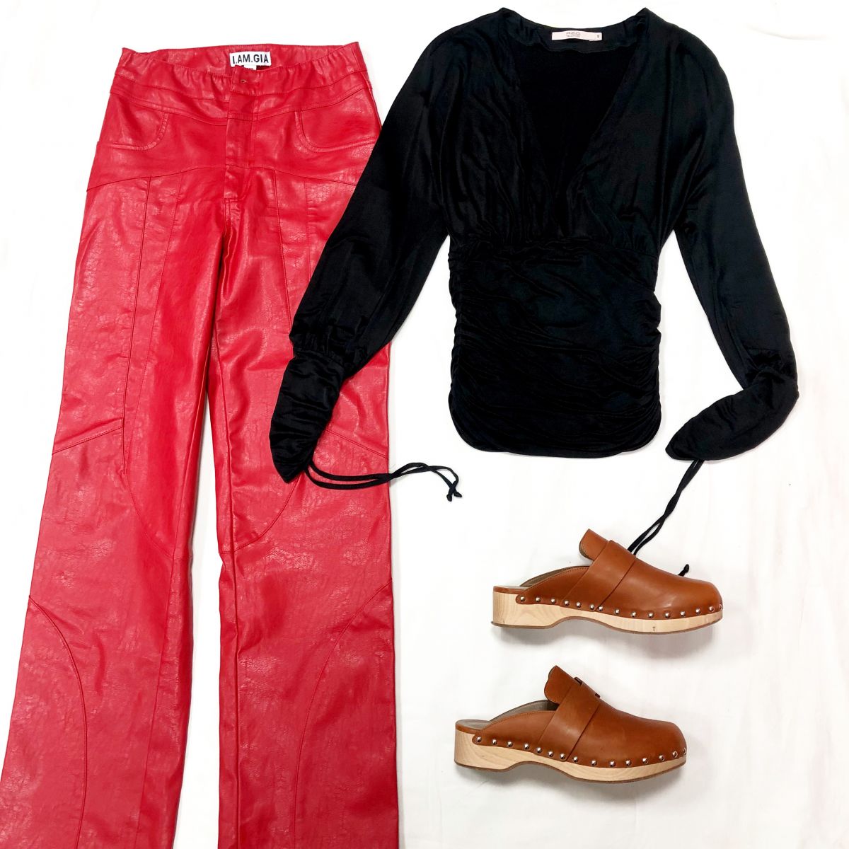 Брюки IAM GIA размер XS цена 15 385 руб 
Кофта RED VALENTINO размер 40 цена 10 770 руб