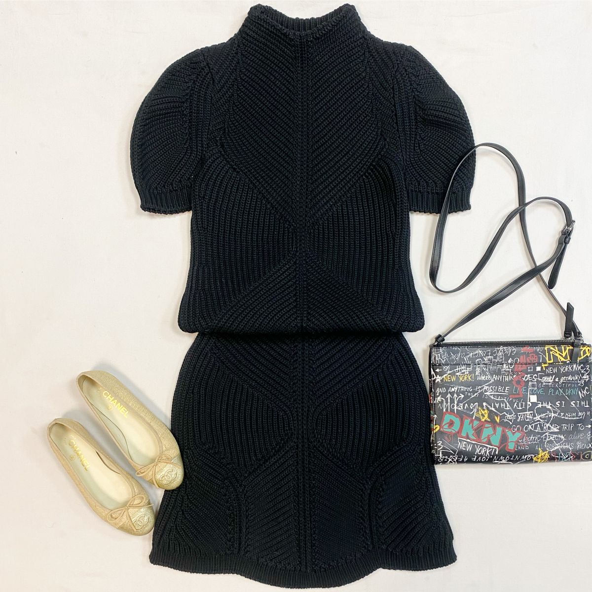 Костюм Victoria Beckham размер 1 цена 15 385 руб Балетки Chanel 35 цена 15 385 рубСумка DKNY