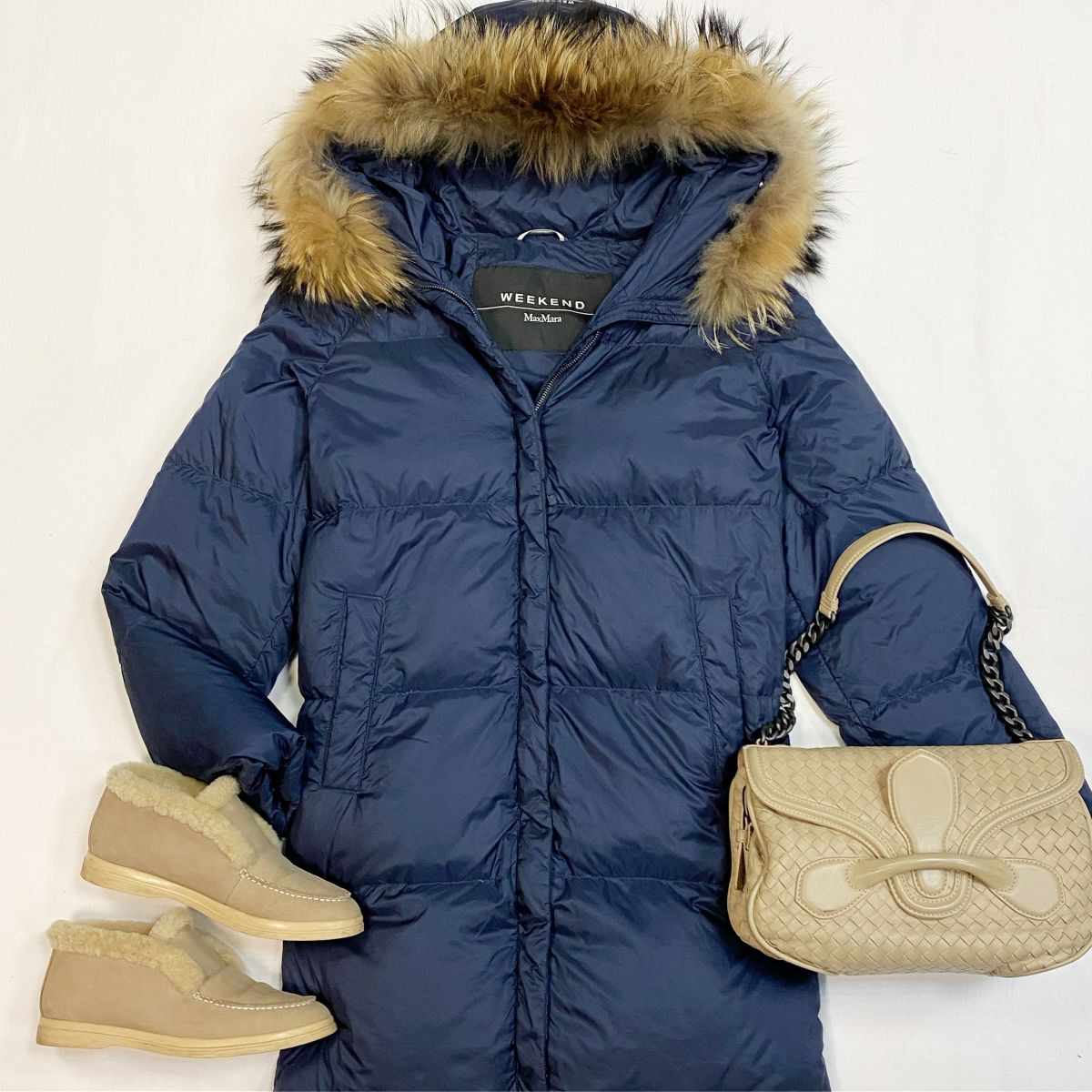Пуховик /отделка мех/ Max Mara размер 46 цена 26 155 рубЛоферы 12Storeez размер 37 цена 9 231 рубСумка Bottega Veneta