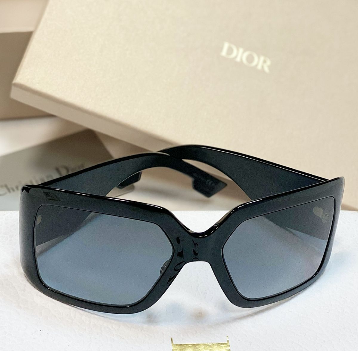 Очки Christian Dior цена 15 385 руб / упаковка / 