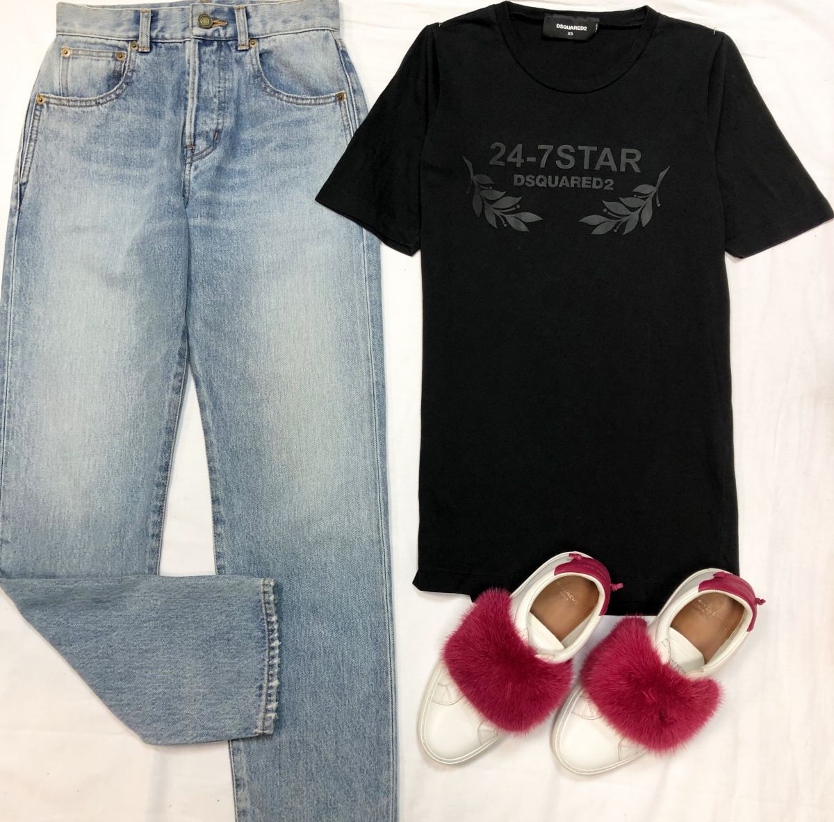 Футболка DSQUARED размер S цена 7 693 руб 
Джинсы Saint Laurent размер 24 цена 7 693 руб 
Слипоны Givenchy размер 37 цена 18 462 руб