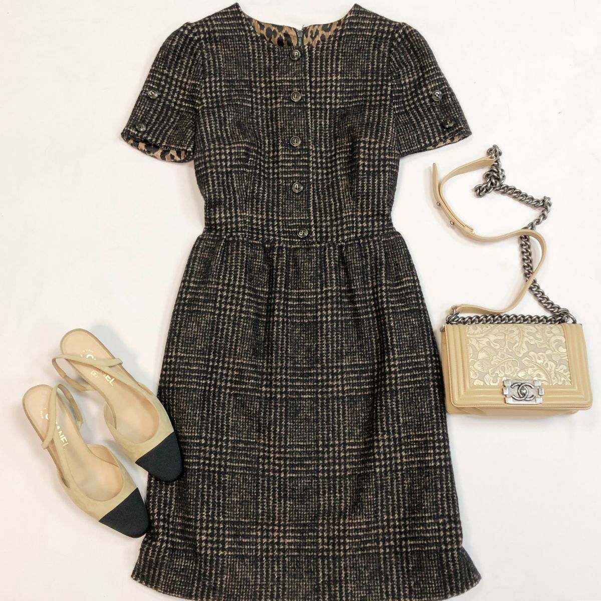 Платье Dolce Gabbana размер 38 цена 15 385 рубТуфли Chanel размер 39.5 цена 61 549 рубСумка Chanel