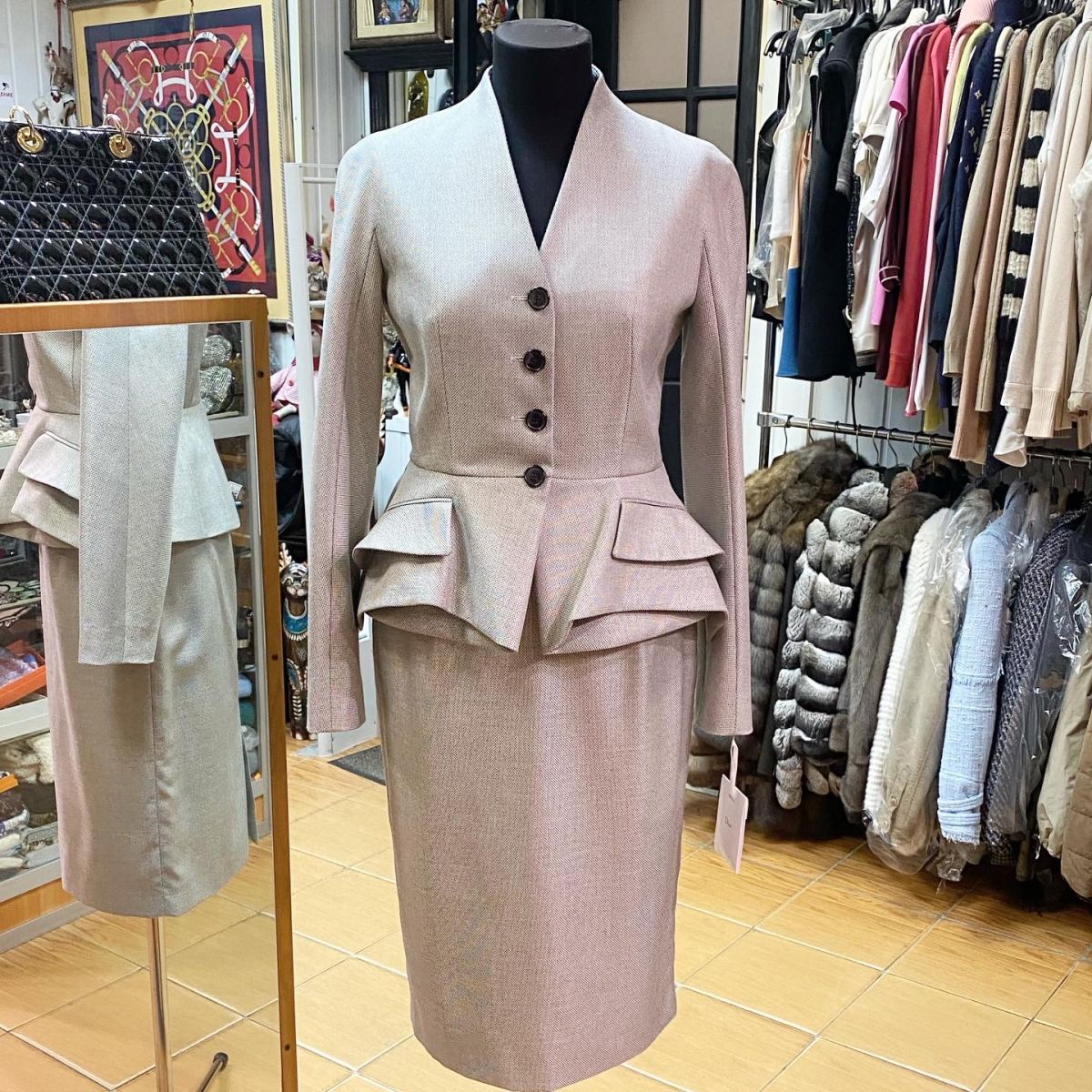 Костюм Christian Dior размер 40 цена 46 155 руб/ с биркой/ 