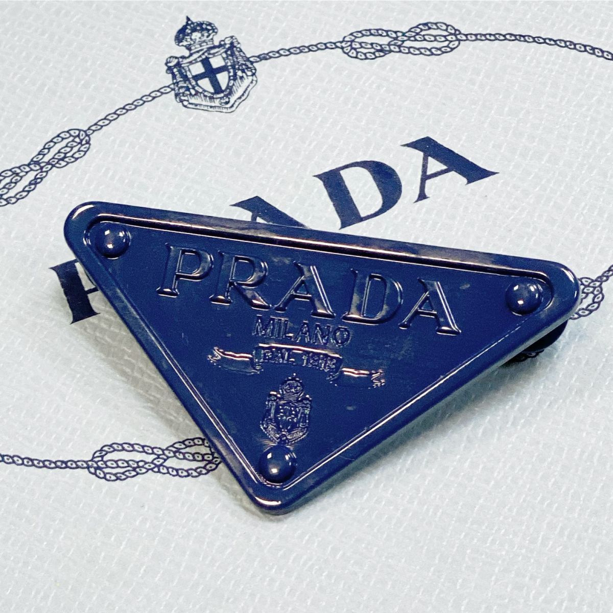 Брошка Prada цена 10 770 руб 