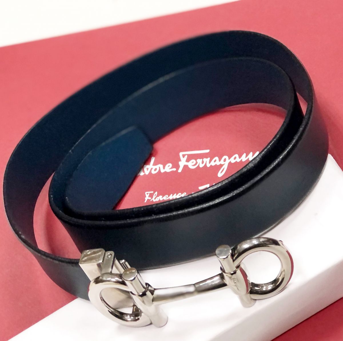 Ремень Salvatore Ferragamo цена 17 221 руб

