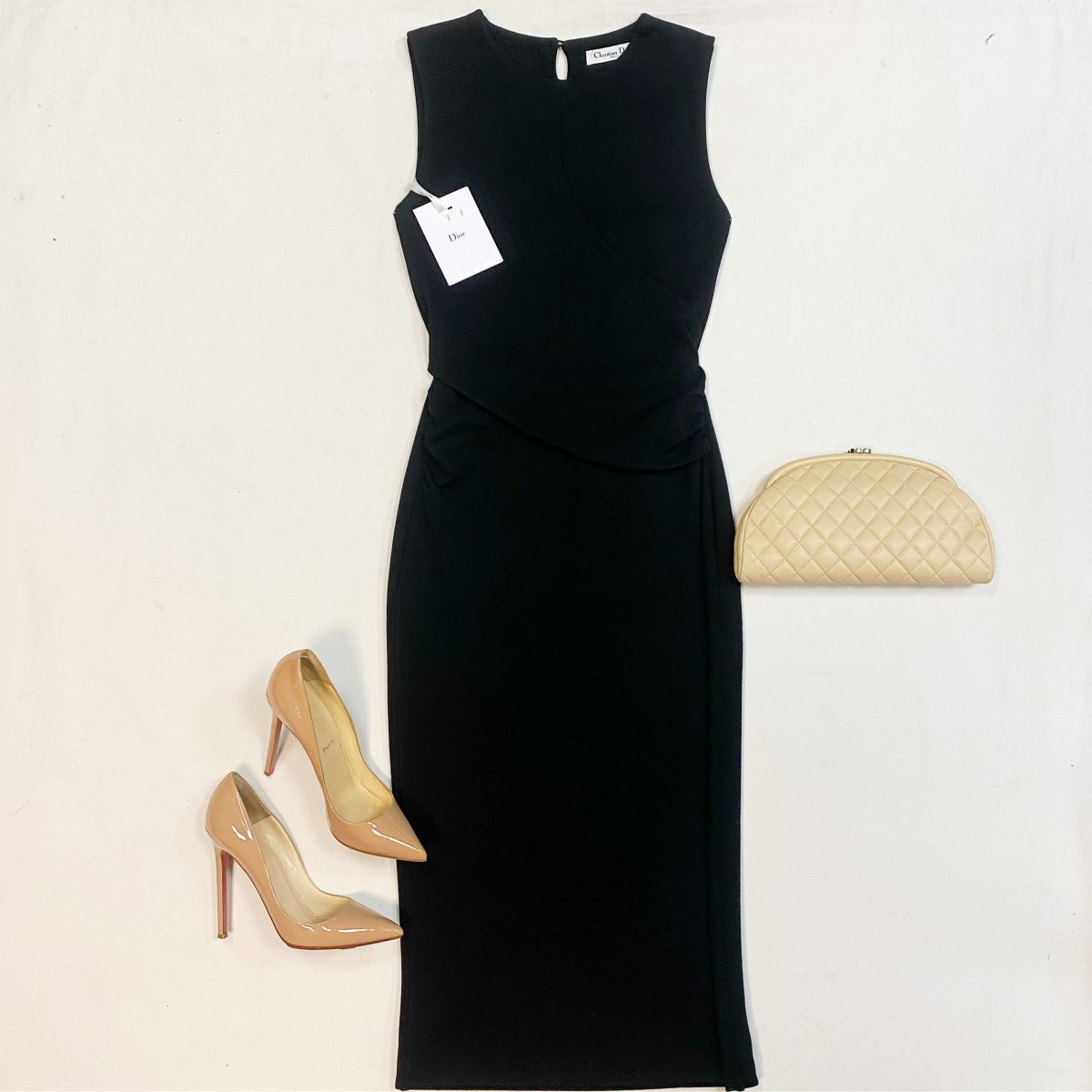 Платье Dior размер 38 цена 26 155 руб
Туфли Louboutin размер 39 цена 15 385 руб
Клатч Chanel