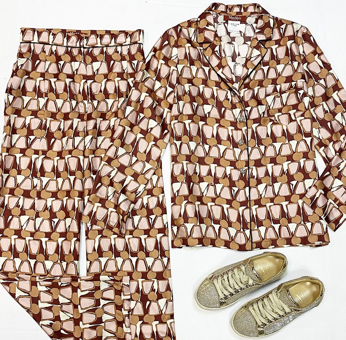 Костюм / пижамный / шёлк / Max Mara размер 40 цена 23 078 руб Кеды Louboutin размер 37.5 цена 20 000 руб