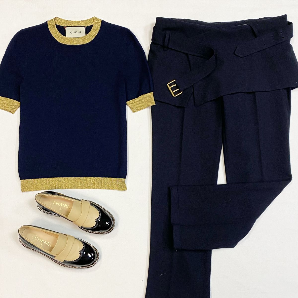 Кофта/люрекс/ Gucci размер XS цена 15 385 рубБрюки Alexander McQueen размер 42 цена 7 693 рубЛоферы Chanel размер 36 цена 53 848 руб