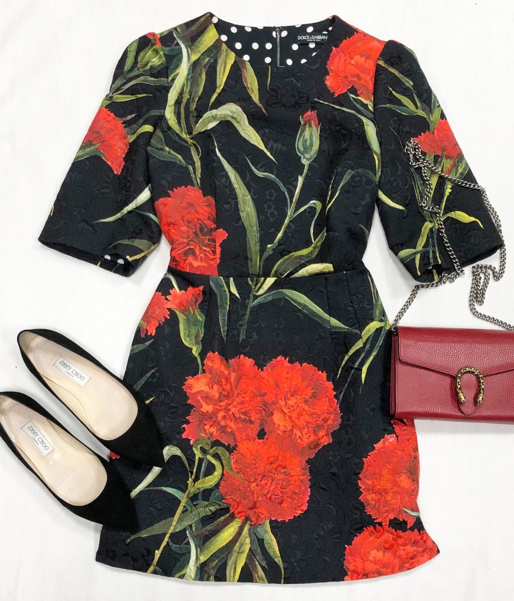 Платье Dolce GABBANA размер 42 цена 23 483 рут
Балетки Jimmy Choo размер 39 цена 10 959 руб
Сумка Gucci