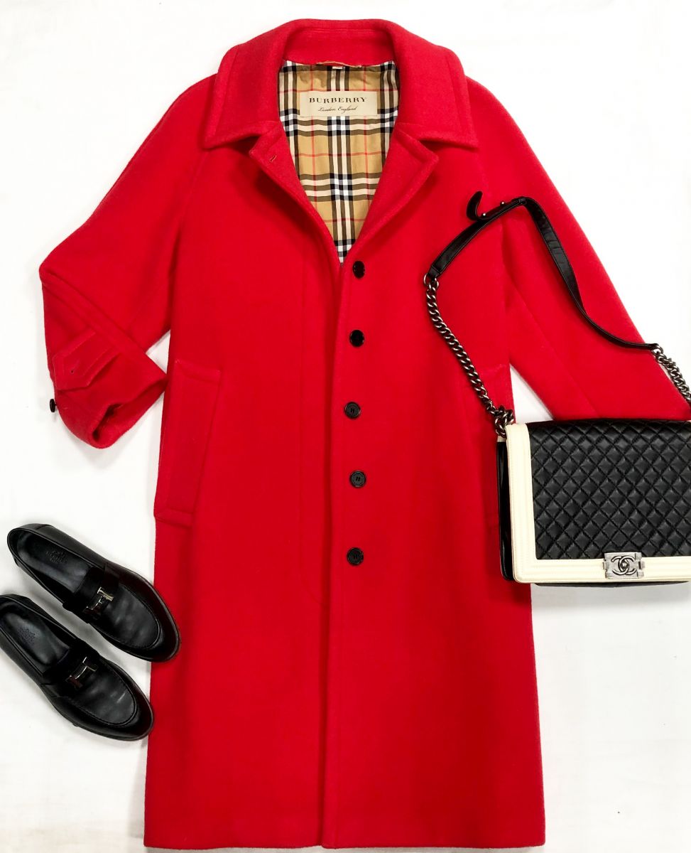 Пальто Burberry размер 42 цена 62 620 руб
Лоферы Hermes размер 39 цена 62 620 руб
Сумка Chanel