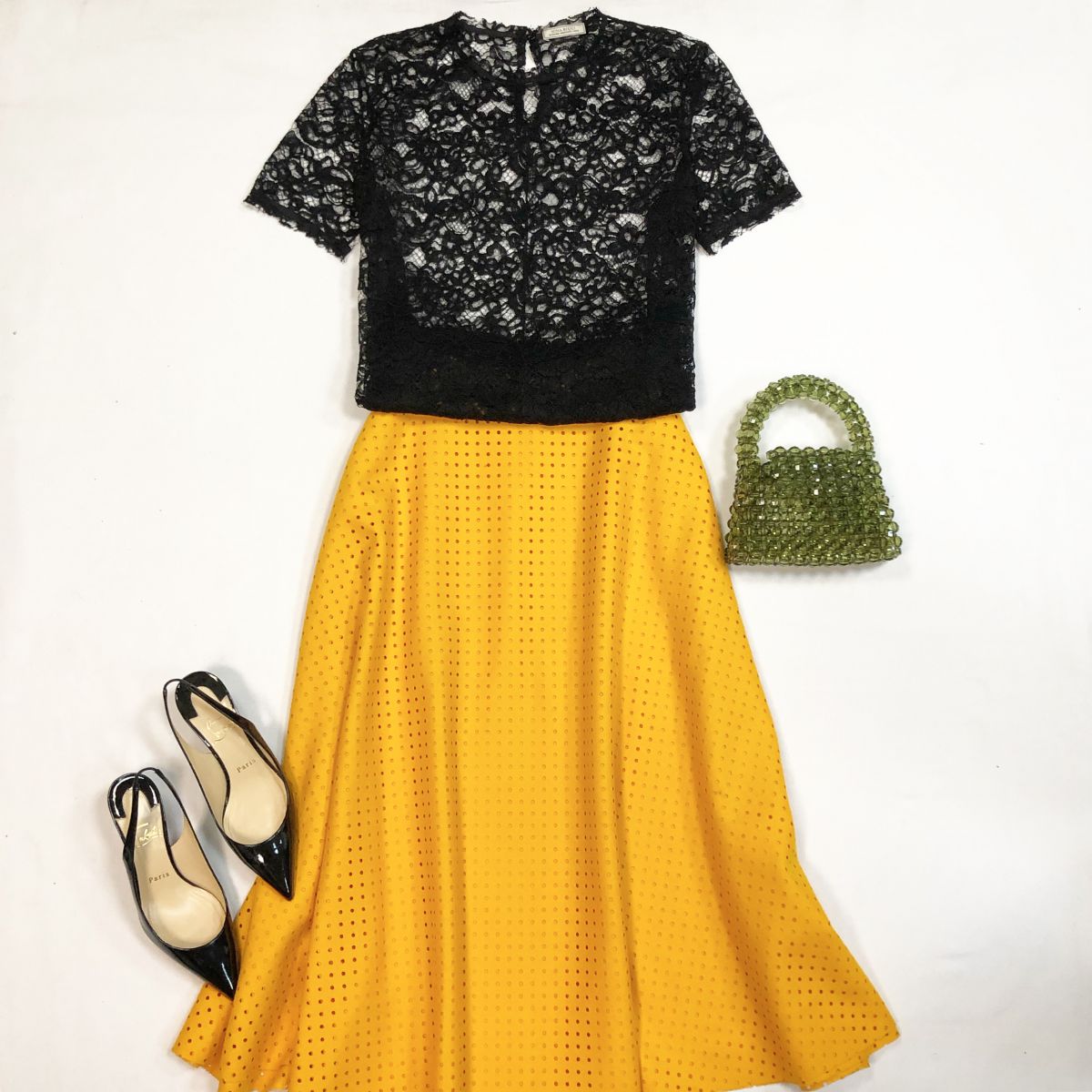 Топ /шитьё/ Nina Ricci размер 38 цена 7 693 рубЮбка Michael Kors размер 4 цена 12 308 рубТуфли Louboutin размер 37 цена 15 385 рубСумка Chatelet