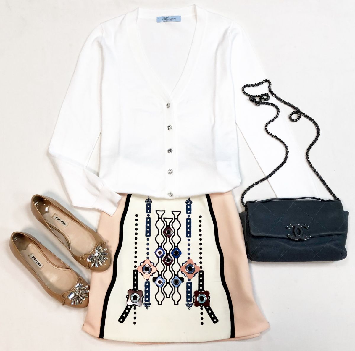 Кофта Blumarine размер 40 цена 3 077 рубЮбка Peter Pilotto размер 10 цена 4 616 рубБалетки Miu Miu размер 36.5 цена 12 308 рубСумка Chanel