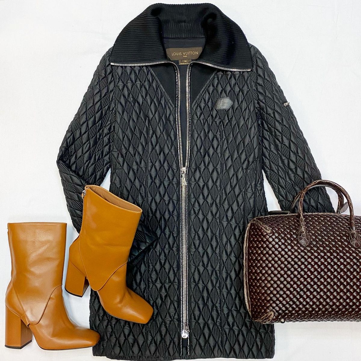 Пальто Louis Vuitton размер 36 цена 69 233 руб Ботильоны Victoria Beckham размер 36 цена 30 770 руб Сумка Borttega Veneta
