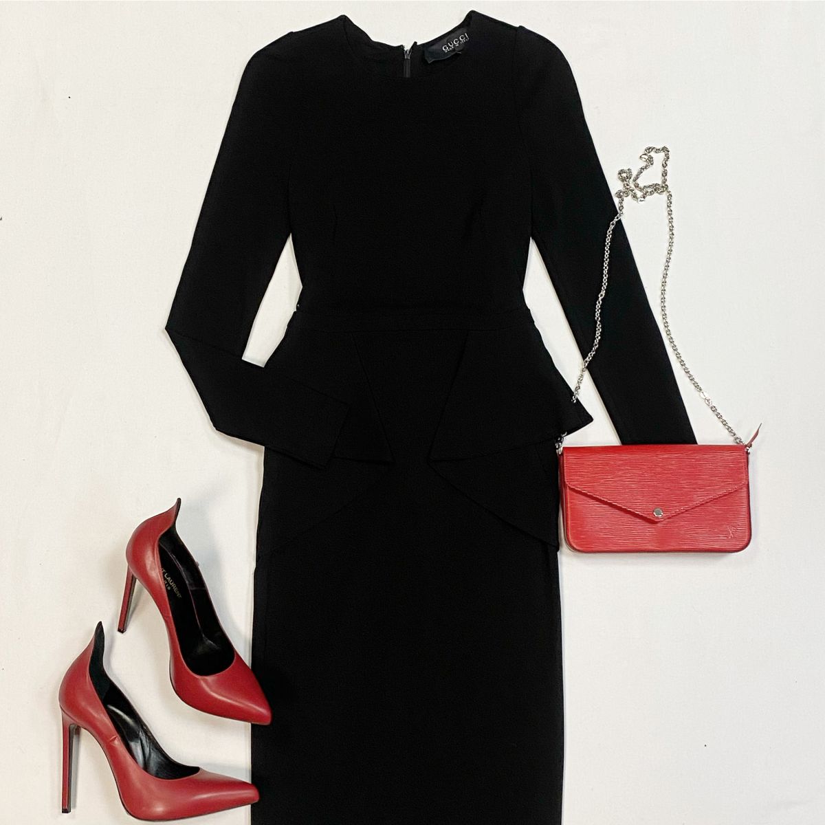 Платье Gucci размер XS цена 7 693 рубТуфли Saint Laurent раз39 цена 15 385 рубСумка Louis Vuitton