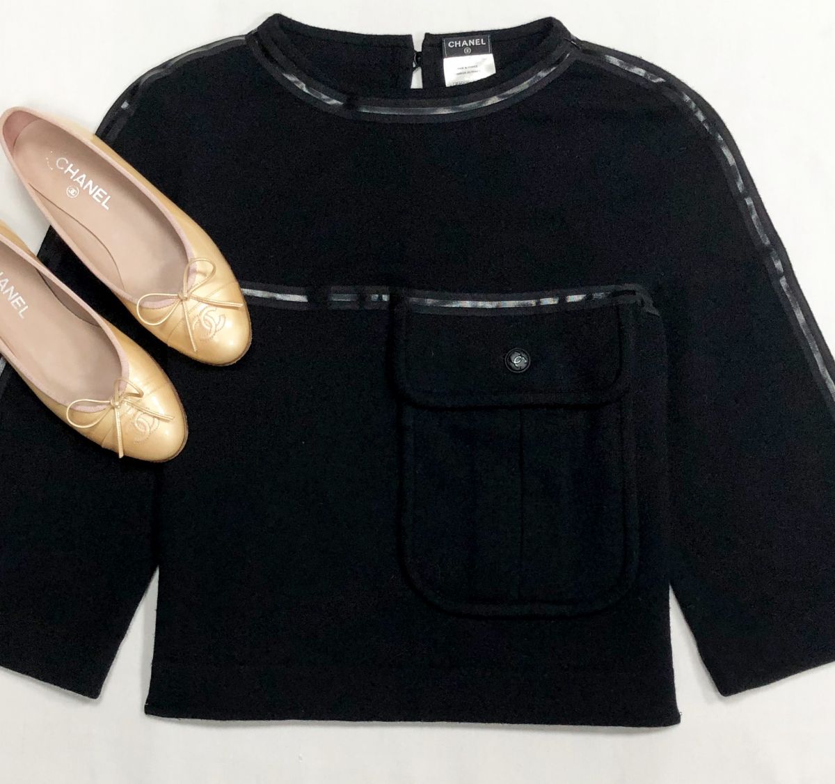 Кофта Chanel размер 38 цена 30 770 рубБалетки Chanel размер 37.5 цена 23 078 руб